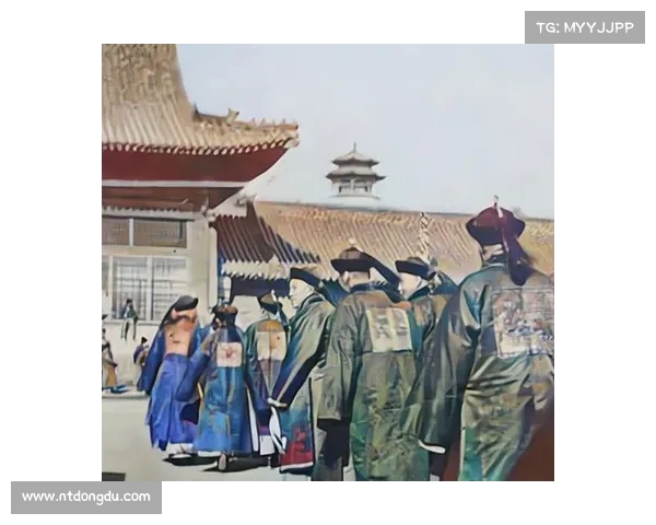 从晚清官员的下朝照看现代职场生活的影像对比(晚清大臣上朝) 从晚清官员的下朝照看现代职场生活的影像对比(晚清大臣上朝)